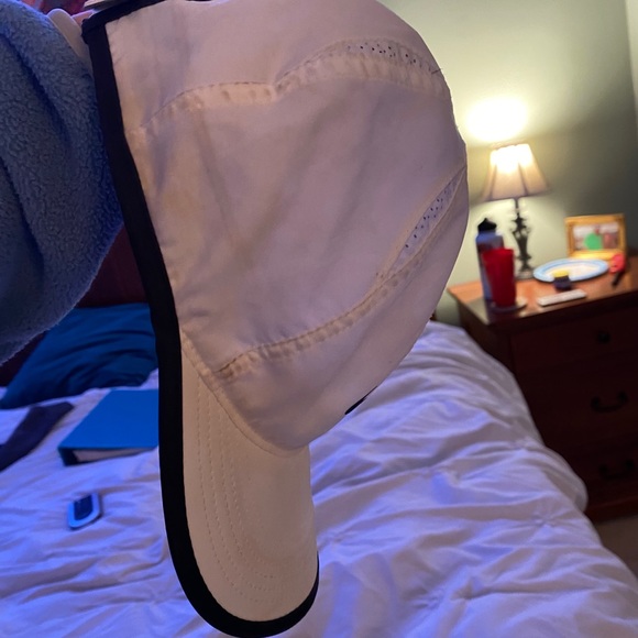 WOMENS NIKE HAT - Picture 4 of 4